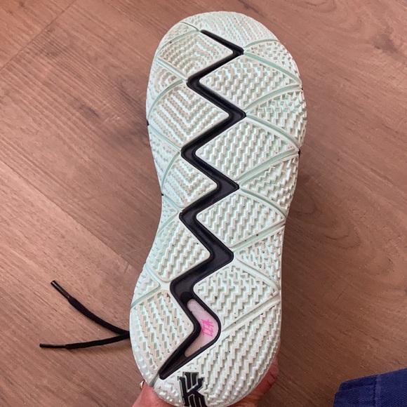 Colourful Nike sport shoes - Picture 5 of 6